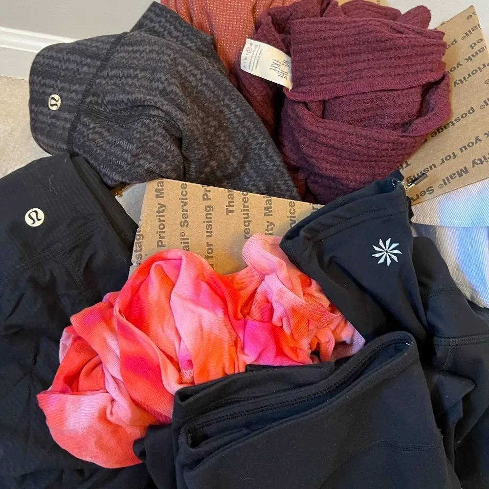 WOMENS RESELLER MYSTERY BOX min 5 items free People lululemon NIKE alo zara asos - Picture 1 of 1